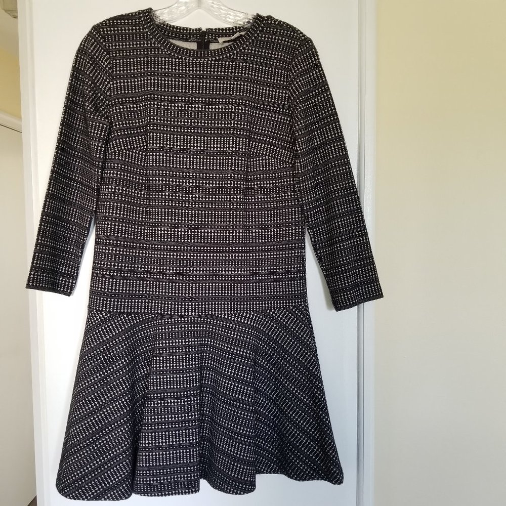Loft Geometric Drop Waist Flounce Ruffle Hem Black and Ivory Dress size xs